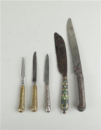 A lot of 18th century knives with, among other things, champleveé handles.