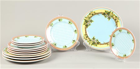 A lot of porcelain consisting of four dinner plates, four breakfast plates...