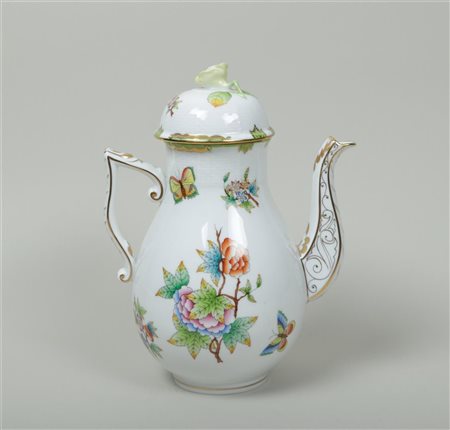 A porcelain coffee pot with Queen Victoria decoration. Herend, 20th centuryH....