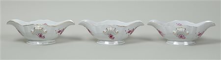 A set of three sauceboats in Apponyipink decor. Herend, 20th century.Diam. 24...