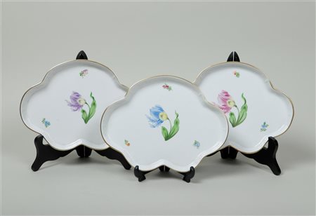 A set of three presentation bowls with floral decoration. Herend, 20th...