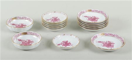 A lot of fourteen bowls in Apponyipink decor. Herend, 20th century.Diam. 8 -...