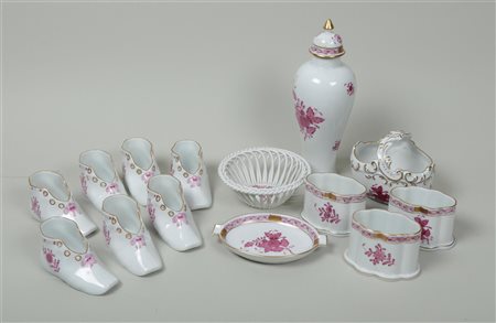 A large lot of miscellaneous items in Appoyni pink decor. Herend, 20th century.