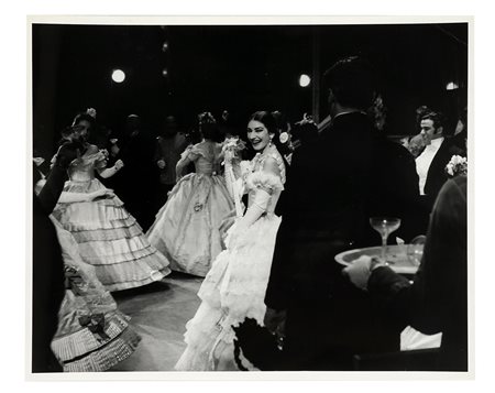 Callas Maria, Raccolta di 5 fotografie. Non datate. Alcuni timbri al retro:...