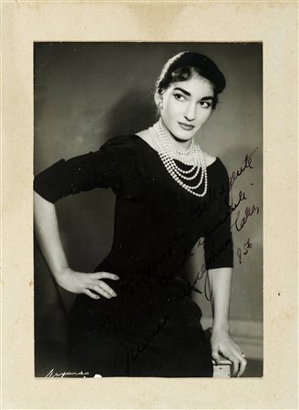 Callas Maria, Ritratto fotografico con dedica e firma autografa. Datato 1956....