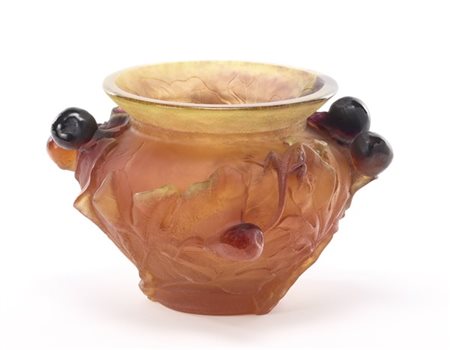 Daum Vaso in pasta vitrea arancione, bruno e giallo decorato con foglie e frutti