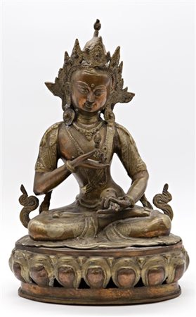 Scultura in rame raffigurante Tara 

Tibet, secolo XIX/XX 
(h cm 41)(difetti)