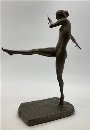 da Paolo Troubetzkoy

"La ballerina" 
scultura in bronzo (Cm 36x35x13) 
firmata