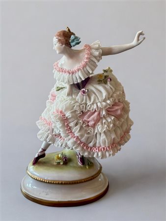 Ballerina tipo Capodimonte in porcellana policroma