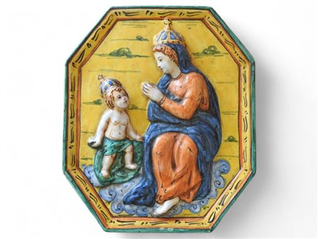 Placca ottagonale in maiolica policroma raffigurante Madonna col Bambino in stile Settecentesco