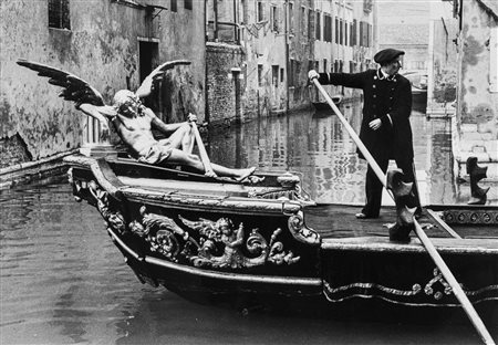 Gianni Berengo Gardin (1930)  - Venezia, funerale, 1960s