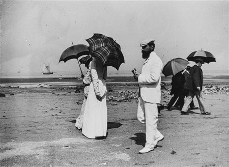 Jacques-Henri Lartigue (1894-1986)  - Beach, Villerville, 1902