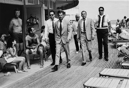 Terry O'neill (1938-2019)  - Frank Sinatra, Miami Beach, 1968