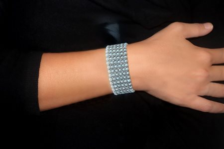 Bracciale in argento con perle e zirconi con chiusura di sicurezza