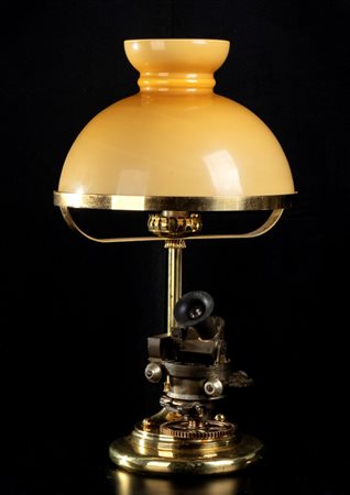  
Lampada con clinometro 1943
 h 50 cm ca.