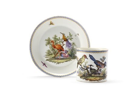 Manifattura di Meissen, 1790-1800 circa. Tazza con piattino in porcellana polic