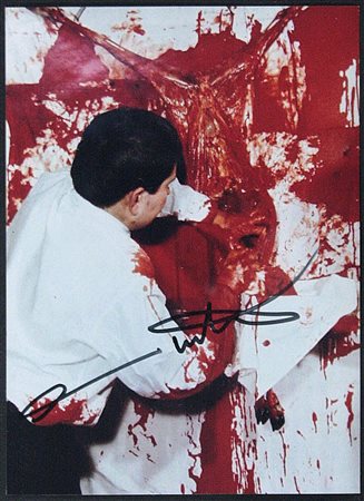 Hermann Nitsch (1938-2022) Heiligung des Blutes lotto unico di 3 fotografie a...