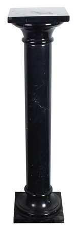 COLONNINA REGGI BUSTO IN MARMO, XIX-XX secolo marmo nero cm 24,5x24,5 h cm 100