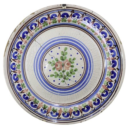 Piatto in maiolica di Caltagirone con raffigurazioni di fiori, Metà 20° secolo