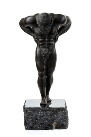 Scultura in bronzo raffigurante atleta a riposo   