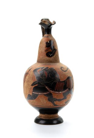 Oinochoe in ceramica arcaica a figure nere con teoria di guerrieri   