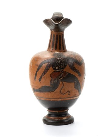 Piccolo oinochoe in ceramica arcaica a figure nere con becco carenato con arciere a 4 braccia   