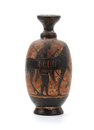 Oinochoe in ceramica arcaica a figure nere con guerriero a piedi al fianco del cavallo   