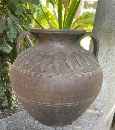 Coppia di vasi in terracotta   