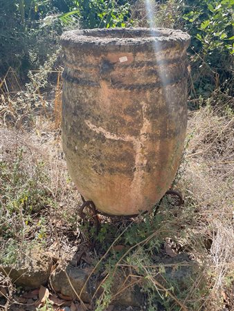 Lotto di due orci in terracotta anticata    