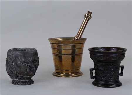 A lot consisting of two mortars and a so-called: jug mug.