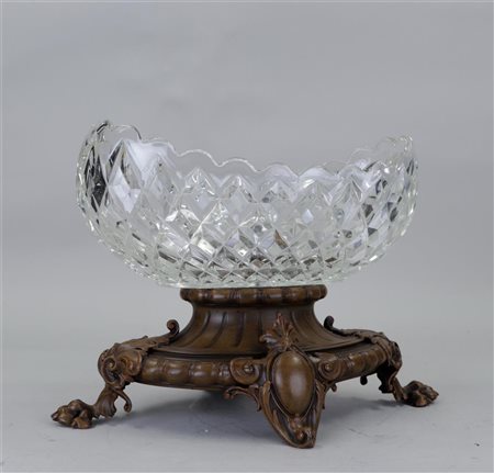 A large glass fruit bowl on zamac base. 19th century.Diam. 36 cm.