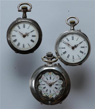 Lot with small silver pocket watches in various conditions - weight: 68 grams.