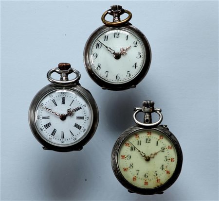 Lot with small silver pocket watches in various conditions - weight: 60 grams.