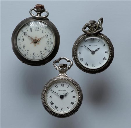 Lot with small steel and silver pocket watches in various conditions - Movement not tested. 