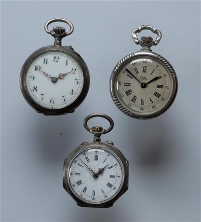 Lot with small silver pocket watches in various conditions - weight: 57 grams.