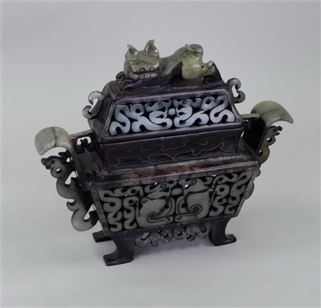 A soapstone incense burner. China, 20th century.30 x 28 cm.