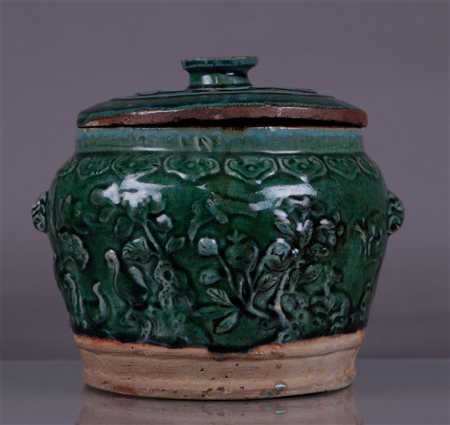 A green glazed lidded container. China, Ming?Diam. 24 cm.