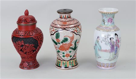 A lot of three vases in porcelain and lacquer. China, 19/20th century.H. 30 cm.