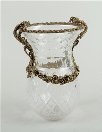 A serrated glass vase with bronze mounts.H. 25,5 cm.