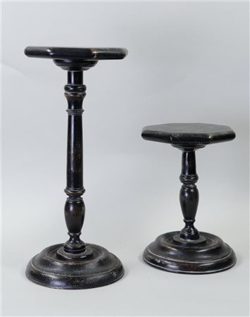 A lot consisting of two blackened wooden stands. Ca. 1900. H.: resp. 42 cm. &...