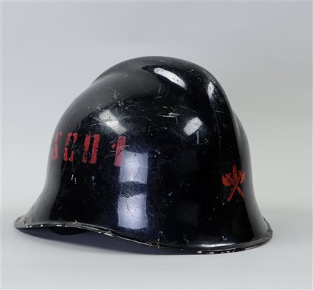 A vintage fire helmet, first half of the 20th century.