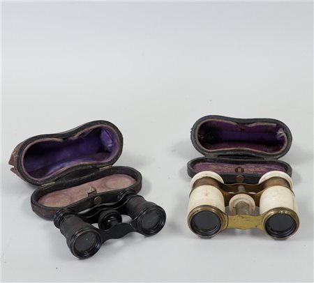 A lot of two antique opera glasses in a leather case.