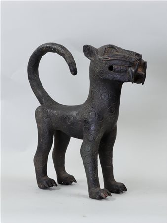 A bronze Leopard. Beno Edo Nigeria. 35 x 32 cm.