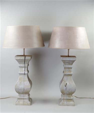 Two bleached wooden columns, converted into table lamps. H. 75 cm.