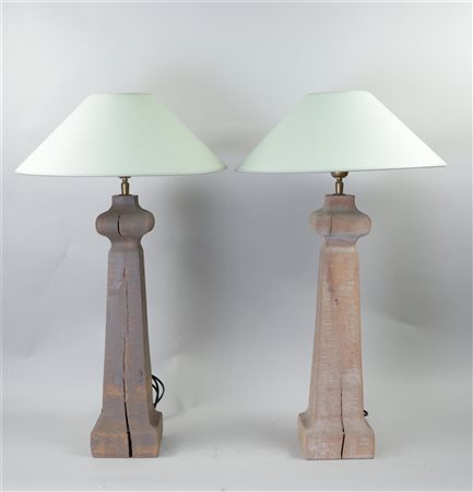 Two bleached wooden columns, converted into table lamps. H. 72 cm.