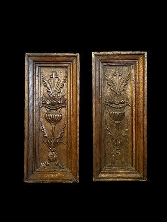 Two antique oak panels depicting a flower basket, in an oak frame. 50 x 21 cm.