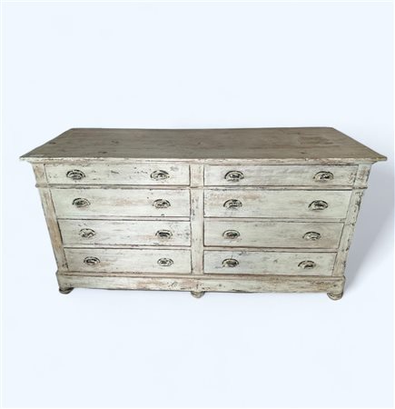 A gray lacquered pine sideboard with a double row of drawers. 85 x 170 x 65 cm.