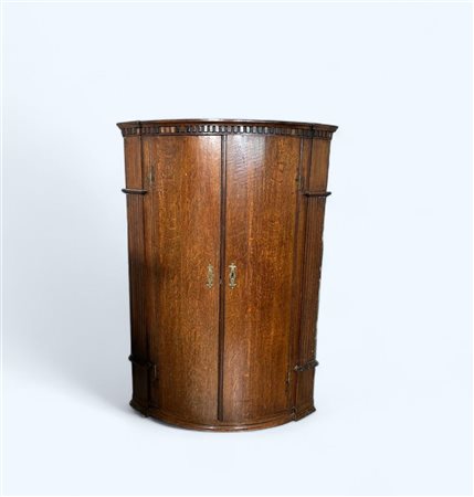 An oak Louis XVI corner cupboard with curved front, Holland ca. 1780. 100 x...