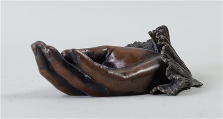 A vide poche in the shape of a bronze woman's hand. 19th century. Length...