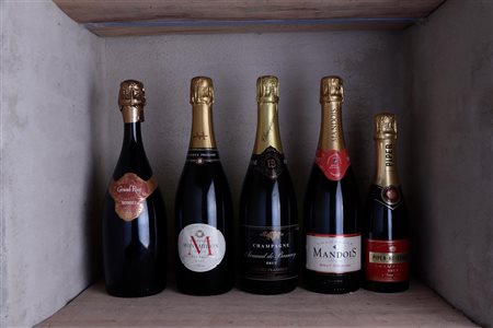 A lot of five different Champagnes.